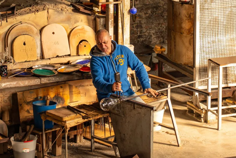 Produci meno, guadagna di più: il paradosso della lentezza che salva la bottega